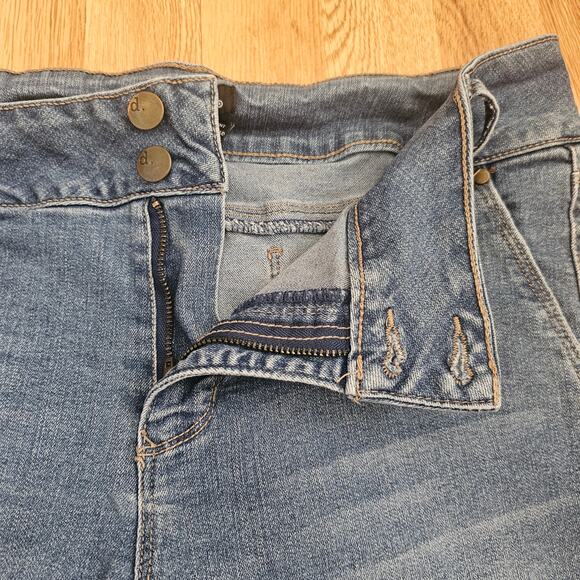 D. Jeans Stretch Denim Bermuda Shorts Women’s 12 Blue Mid Rise Casual Summer - Picture 3 of 8